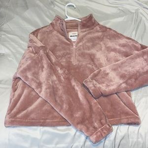 super soft pink cropped sweater Size medium from bluenotes